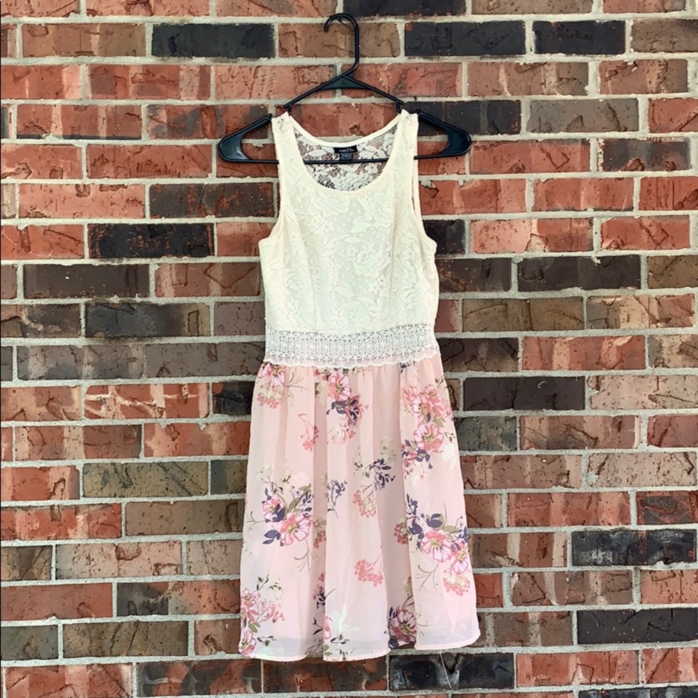 Sleeveless dress: White lace and Pink floral